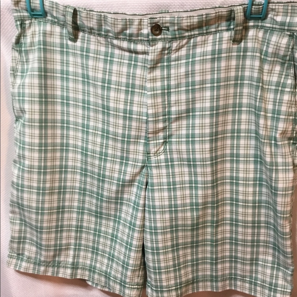 Izod Size 40 Golf Shorts EUC